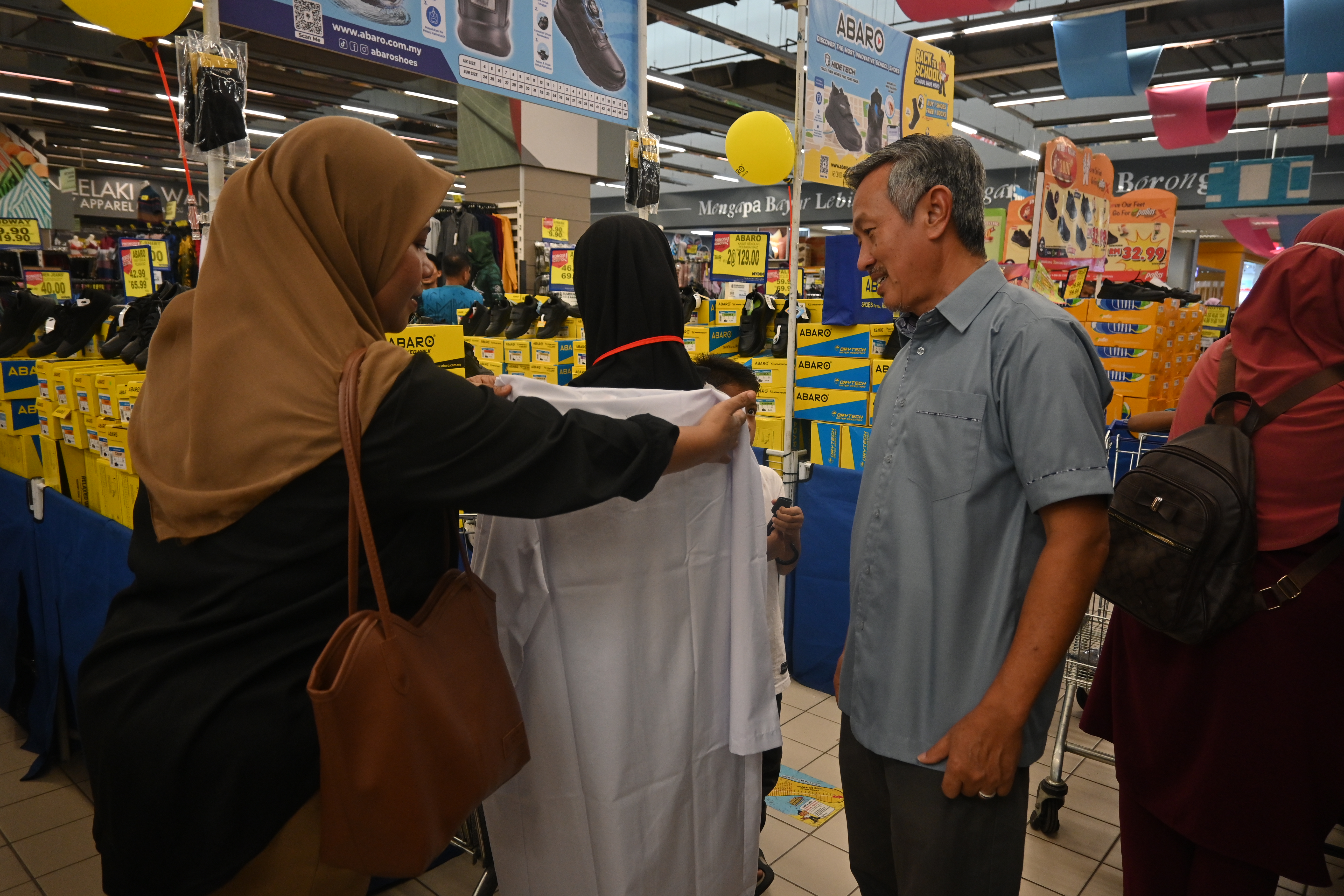 100 Asnaf Terima Bantuan Sekolah 
