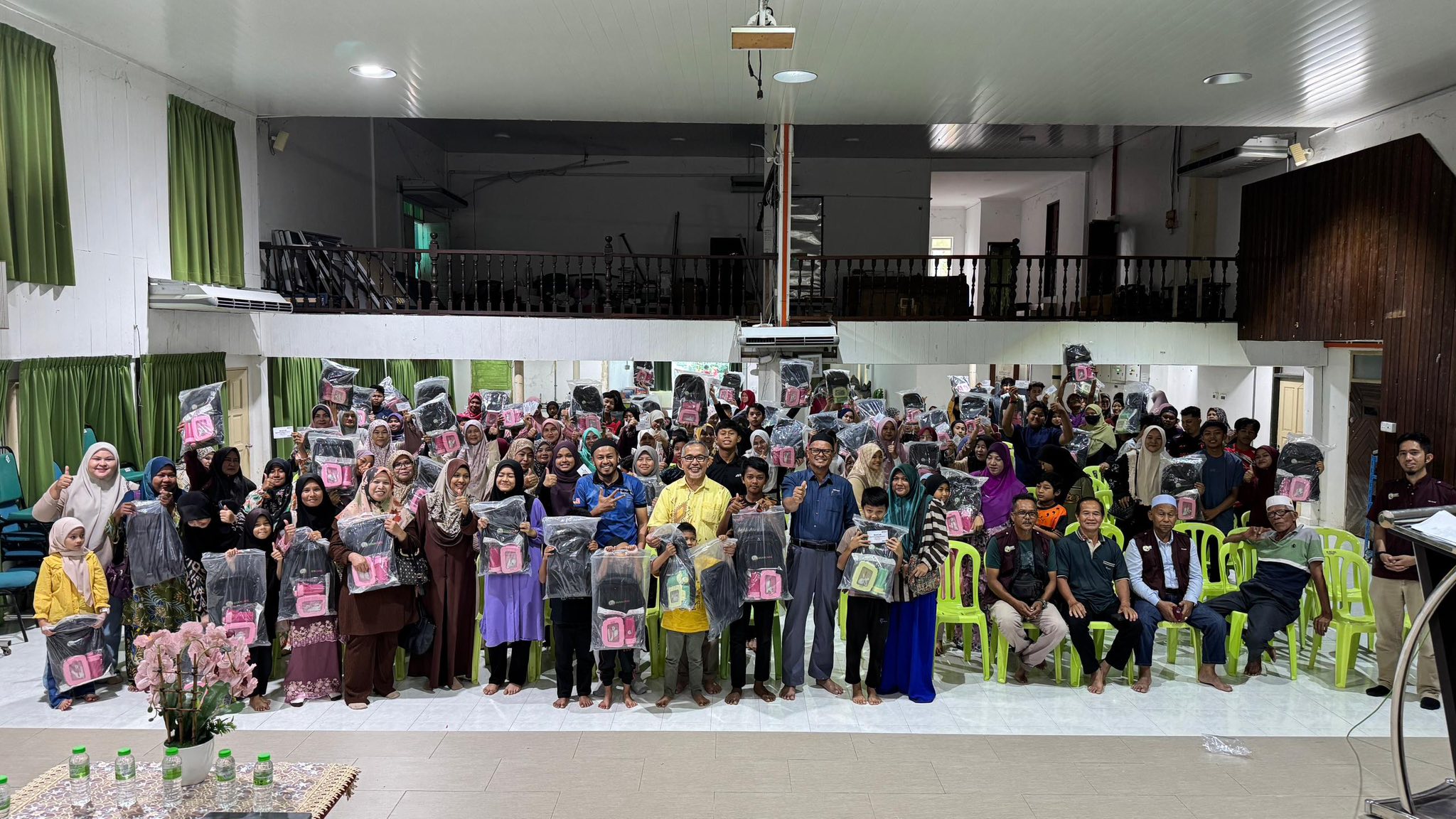 166 Anak Yatim Paka Terima Bantuan Persekolahan