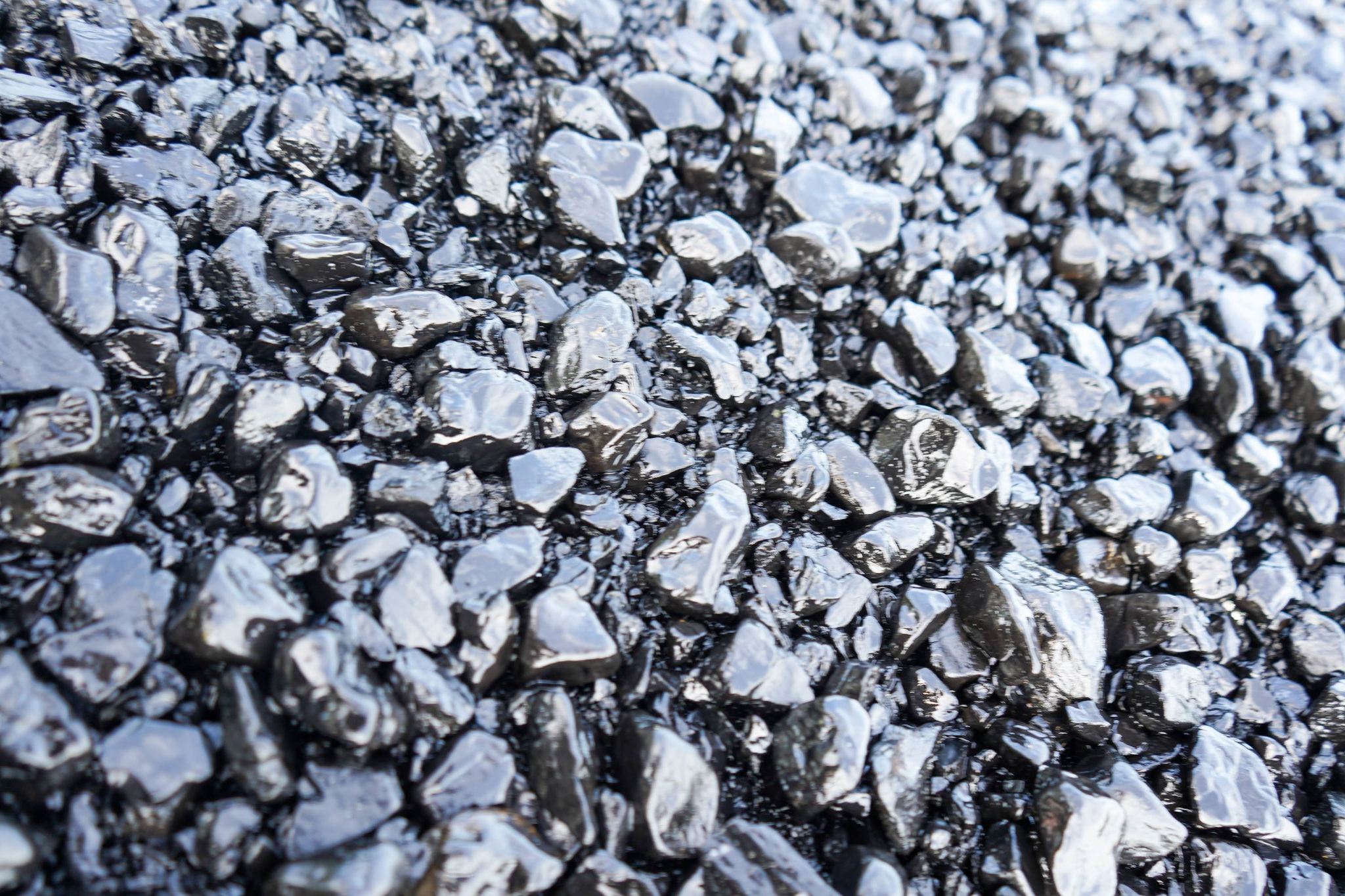 Objek Hitam Terdampar Di Pantai Kemaman