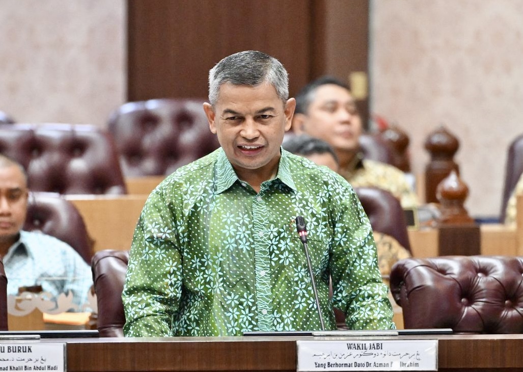 'Rakyat Tak Minat Tahu Bidang Kuasa Siapa, Mereka Mahu Penyelesaian' - Dr Azman