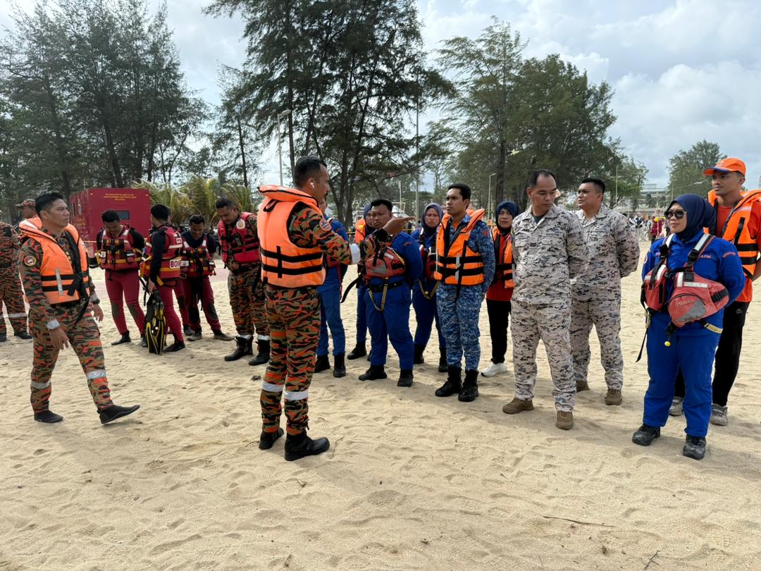 Aktiviti Mandi-Manda Bertukar Tragedi di Pantai Batu Buruk