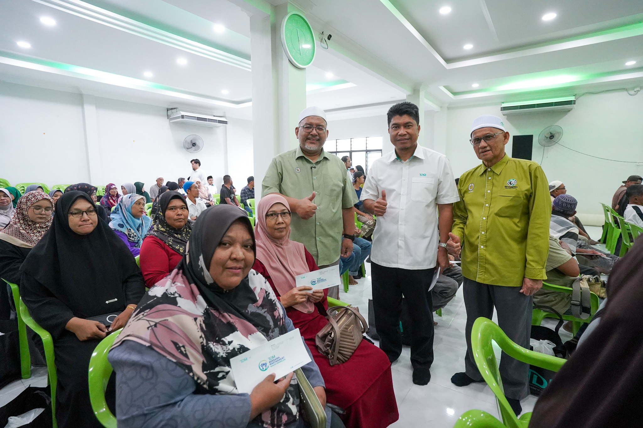 TDM Agih Sumbangan RM26,000, Santuni 200 Asnaf Wakaf Mempelam