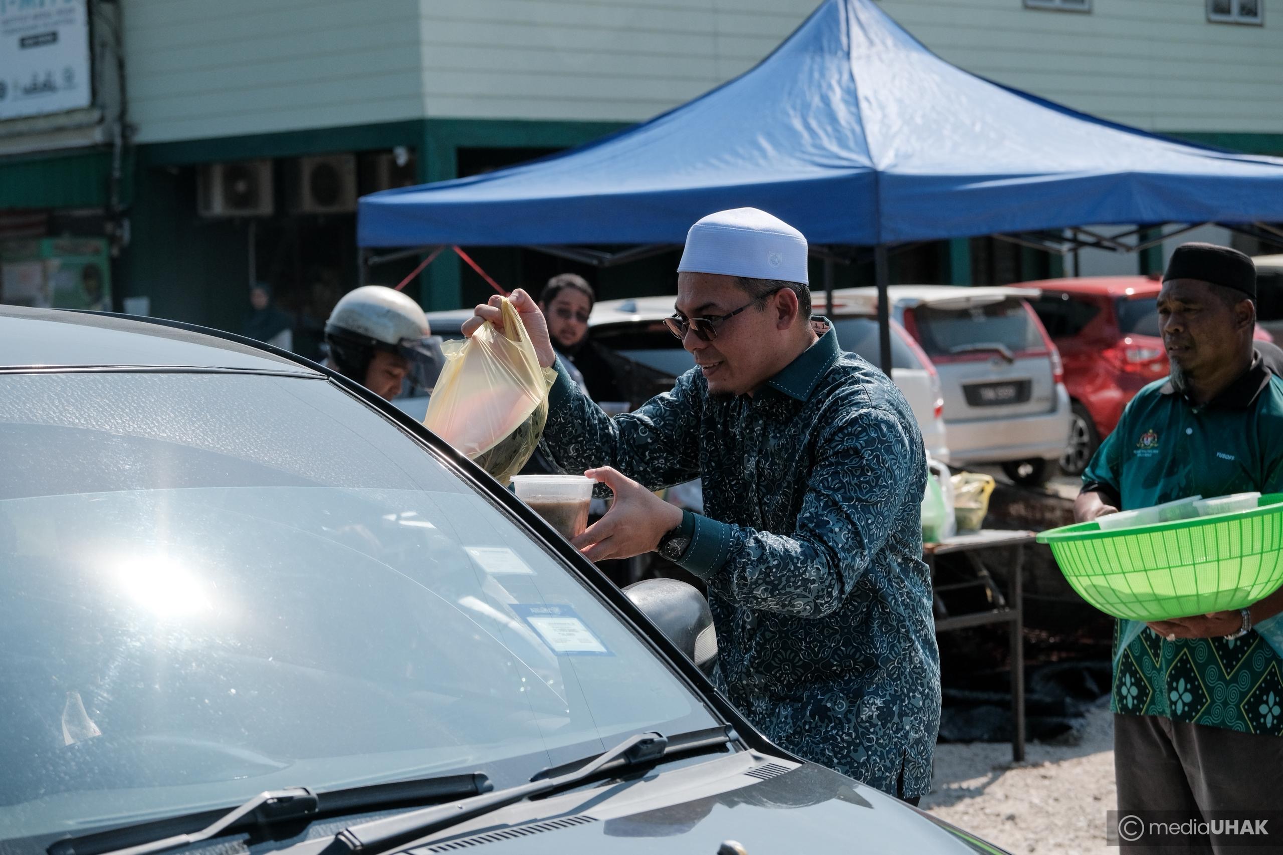 ADUN Tepuh Agih Bubur Lambuk, Tembikai Sempena Ramadan