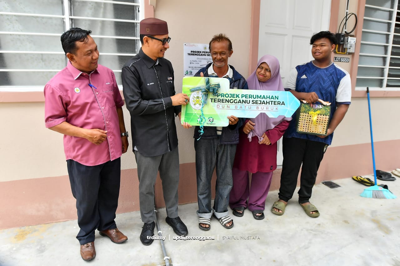 'Syukur, Rumah Usang Berganti Baru Menjelang Hari Raya' - Pak Amer