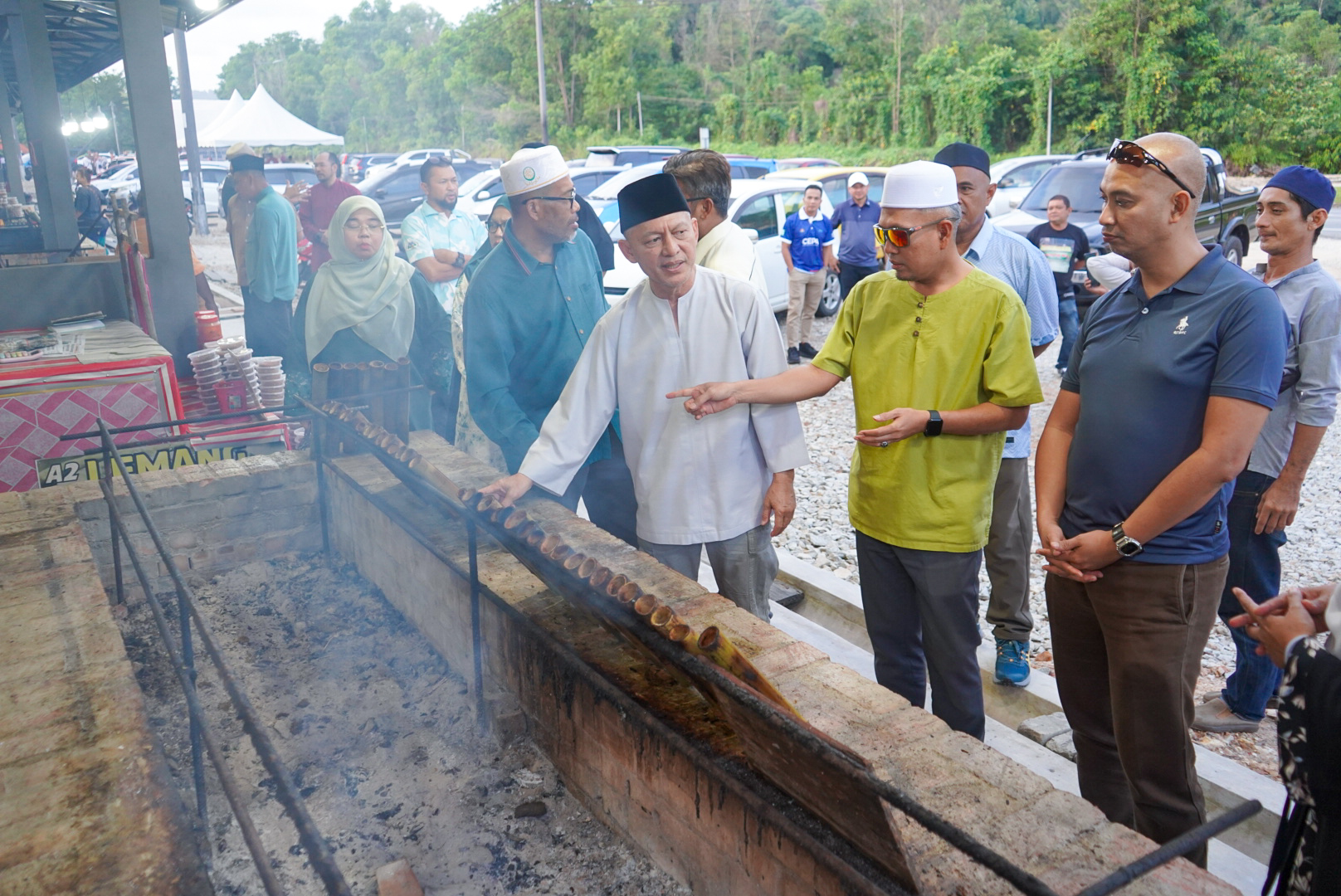 Peniaga Lemang Kijal Tarik Nafas Lega, Gerai Baharu Kurangkan Risiko Kemalangan