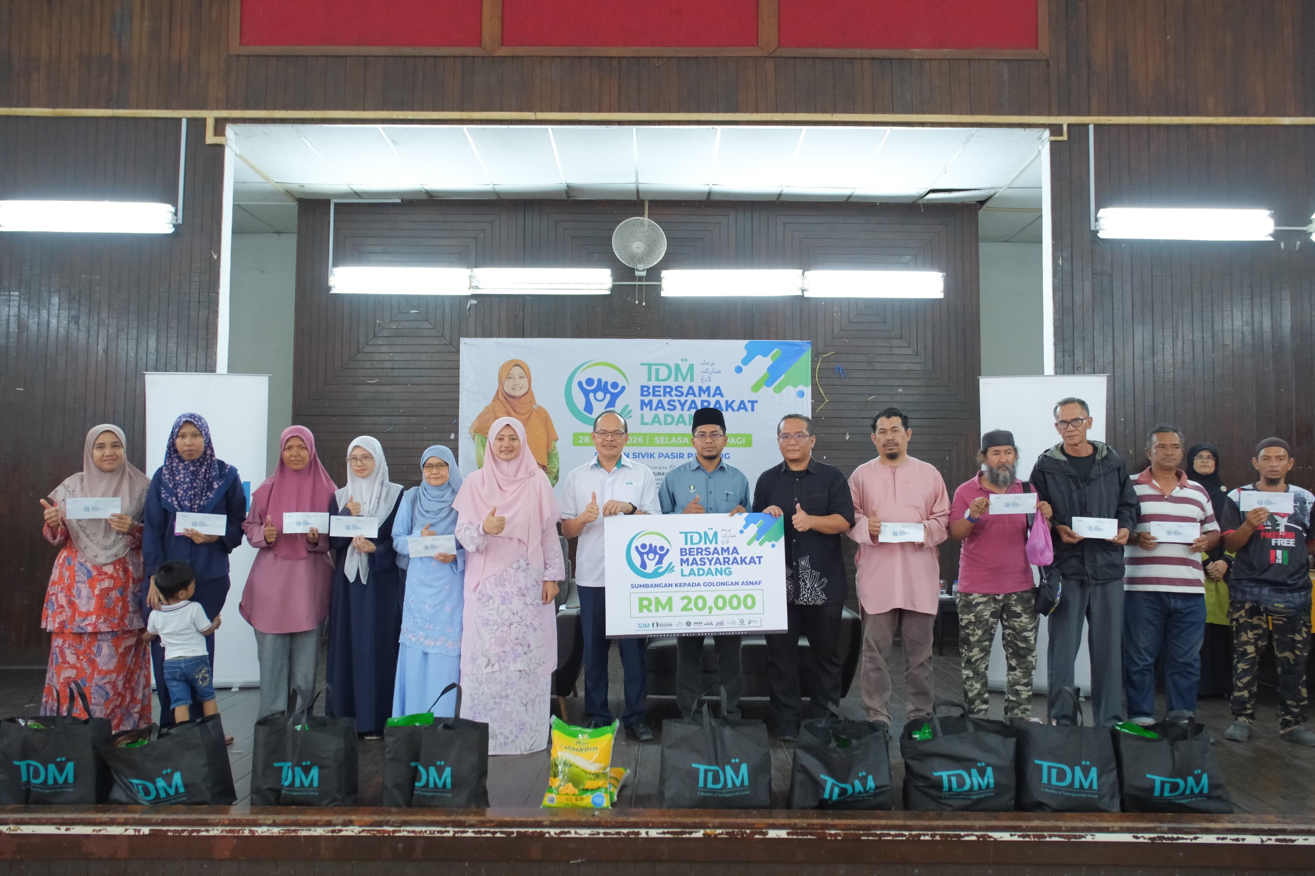 TDM Turun Padang, 120 Asnaf DUN Ladang Terima Bantuan