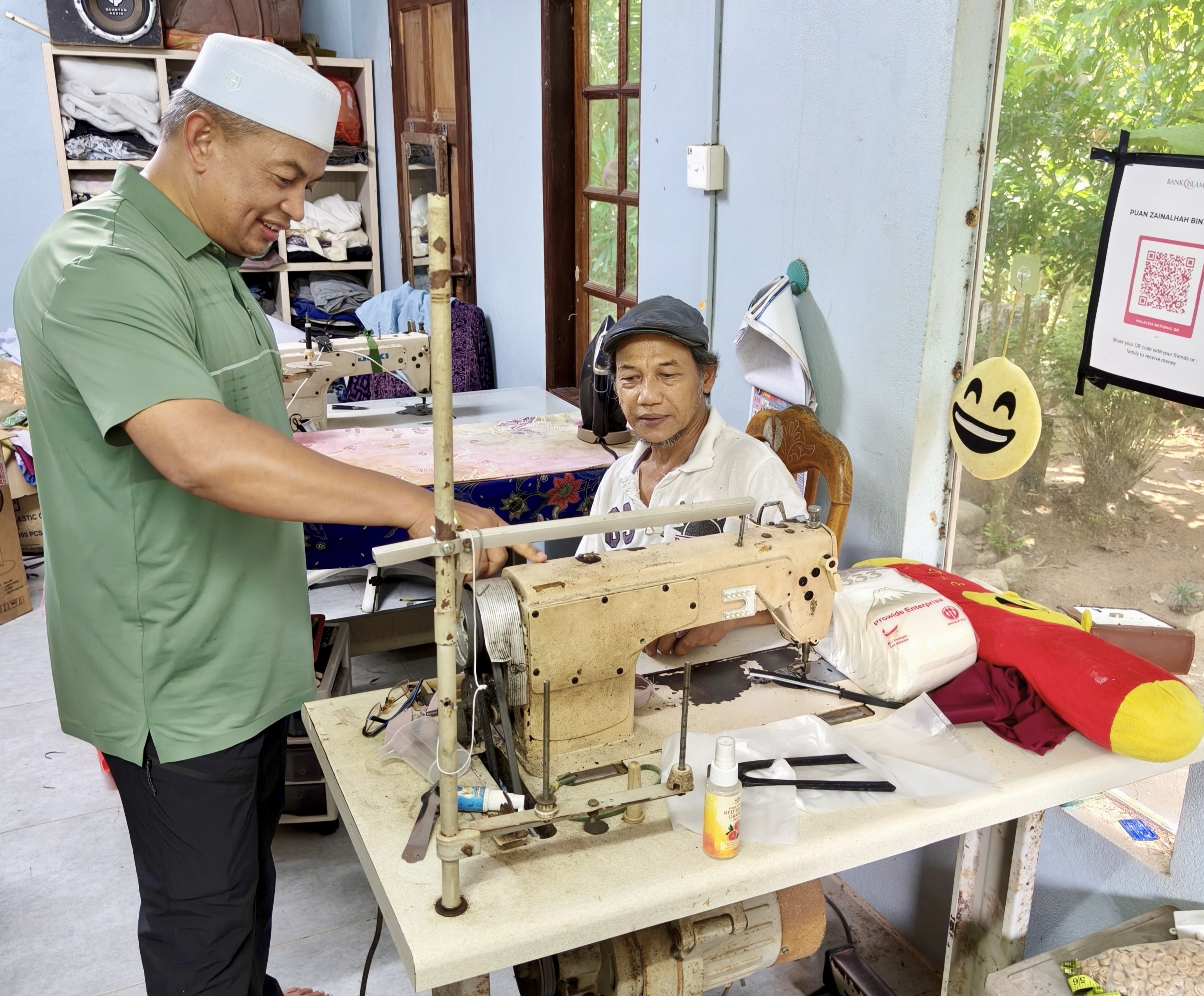 Sifu Repair Jeans Gong Nangka Bakal Terima Mesin Jahit Baharu