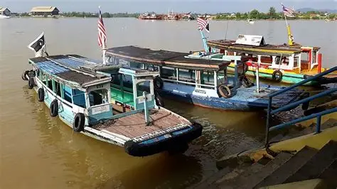 E-Boat Penambang Seberang Takir Bukan Ganti Bot Tradisional