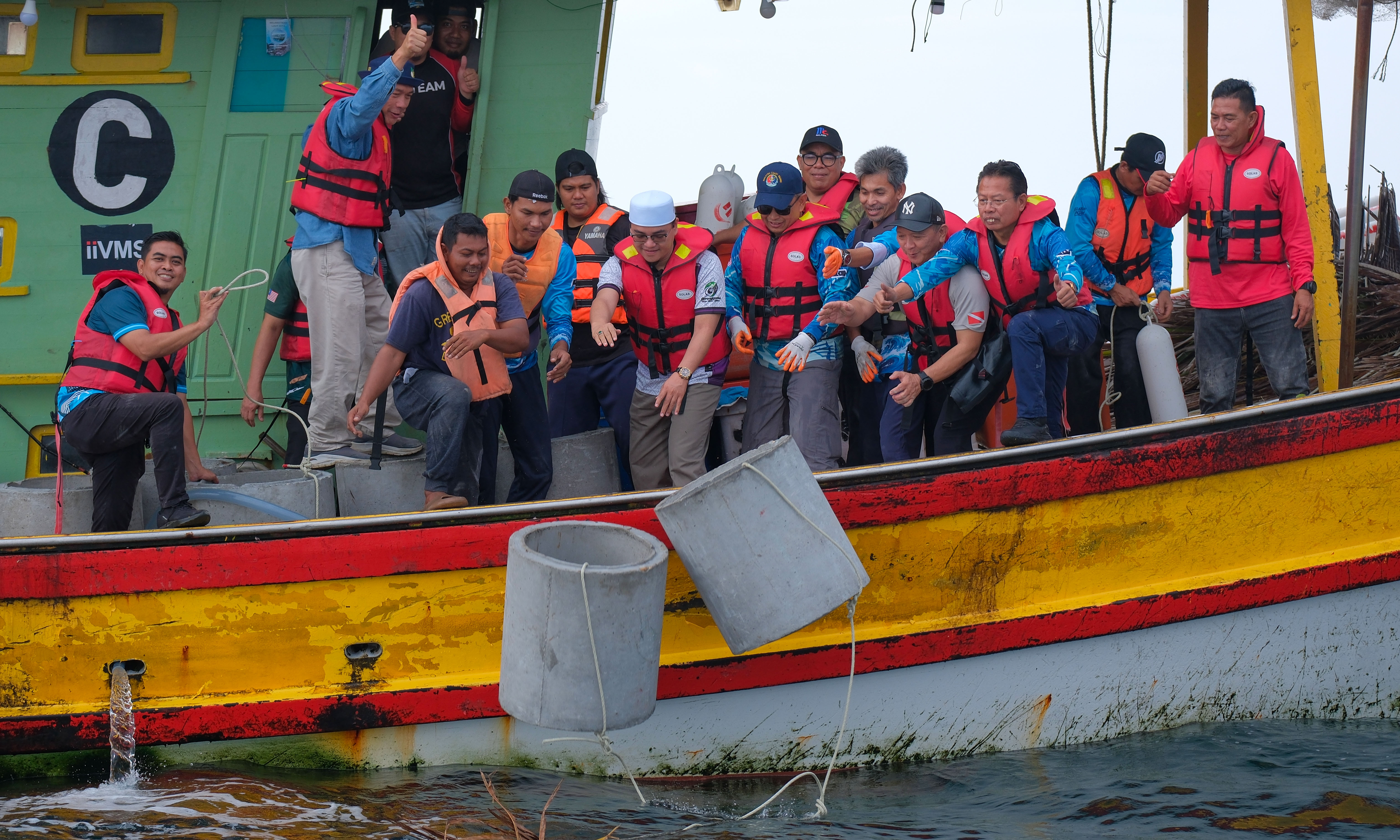 Laut Bergelora Bukan Halangan, 40 Unjam Komuniti Dilabuh Di Rantau Abang