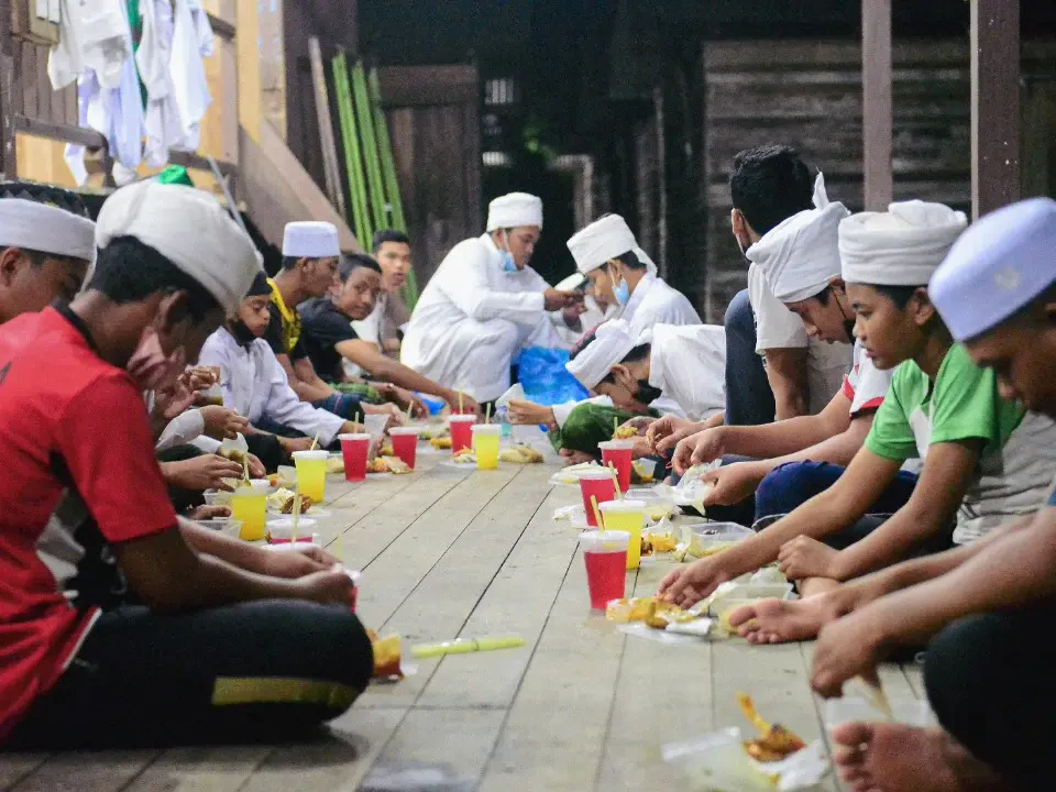 PETRONAS Sumbang Zakat RM79,900 Kepada Sekolah Agama