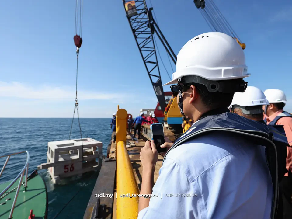 Raja Muda Terengganu Cemar Duli Labuh Tukun Tiruan