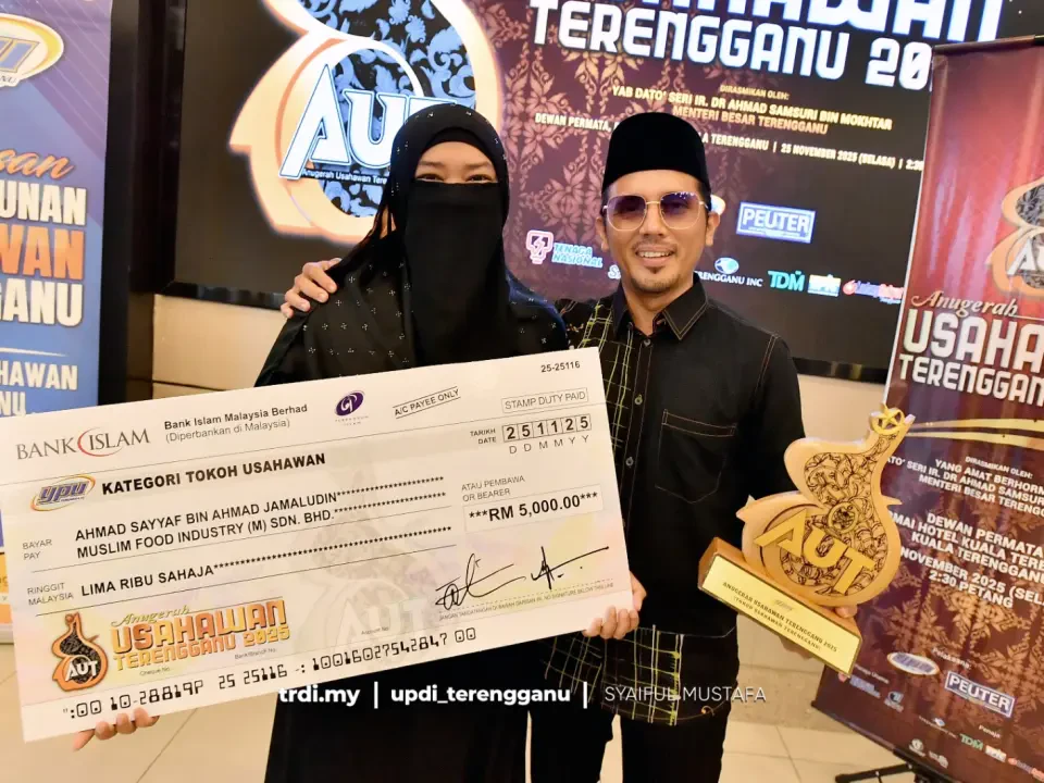 Pengarah Urusan MFI Terima Anugerah Tokoh Usahawan Terengganu