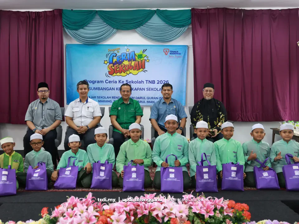 150 Pelajar SRIDQ Terima Sumbangan RM15,000