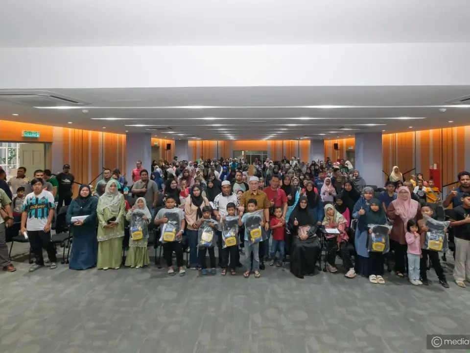 120 Pelajar DUN Tepoh Terima Bantuan Persekolahan