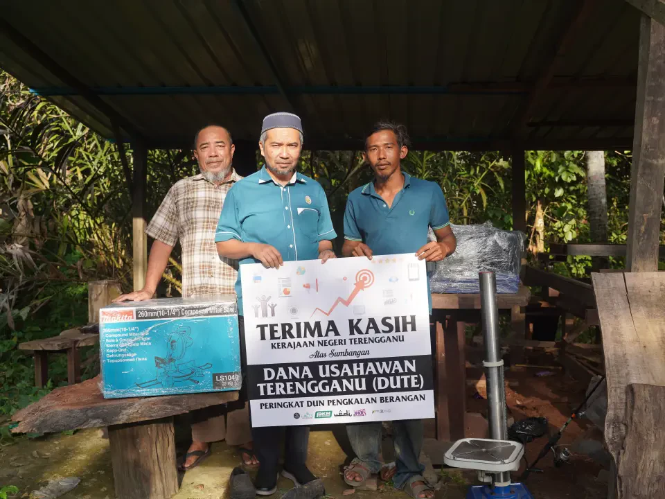 Tarmizi Gigih Kembangkan Perniagaan Kayu