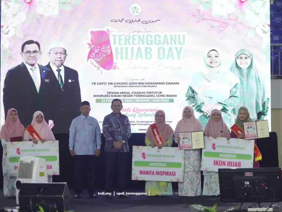 Isteri MB Terengganu Terima Anugerah Wanita Inspirasi