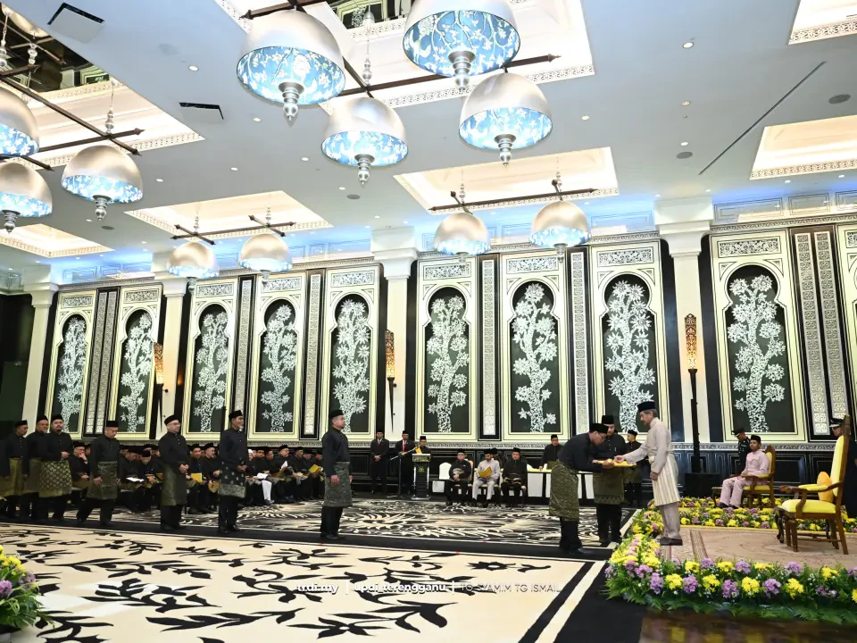 Kebawah Duli Yang Maha Mulia (KDYMM) Sultan Terengganu, Sultan Mizan Zainal Abidin ibni Almarhum Sultan Mahmud Al-Muktafi Billah Shah telah berkenan berangkat mencemar duli bagi menyempurnakan Majlis Pengurniaan Tauliah Imam Masjid Negeri Terengganu di Ba