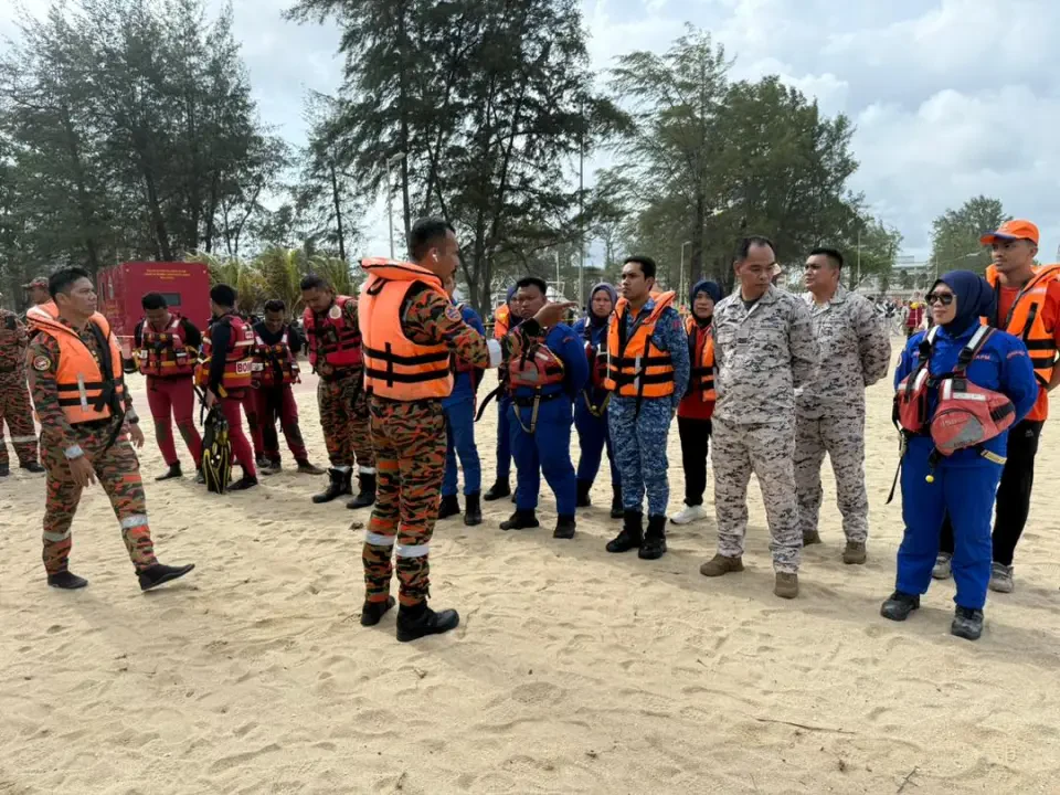 Aktiviti Mandi-Manda Bertukar Tragedi di Pantai Batu Buruk