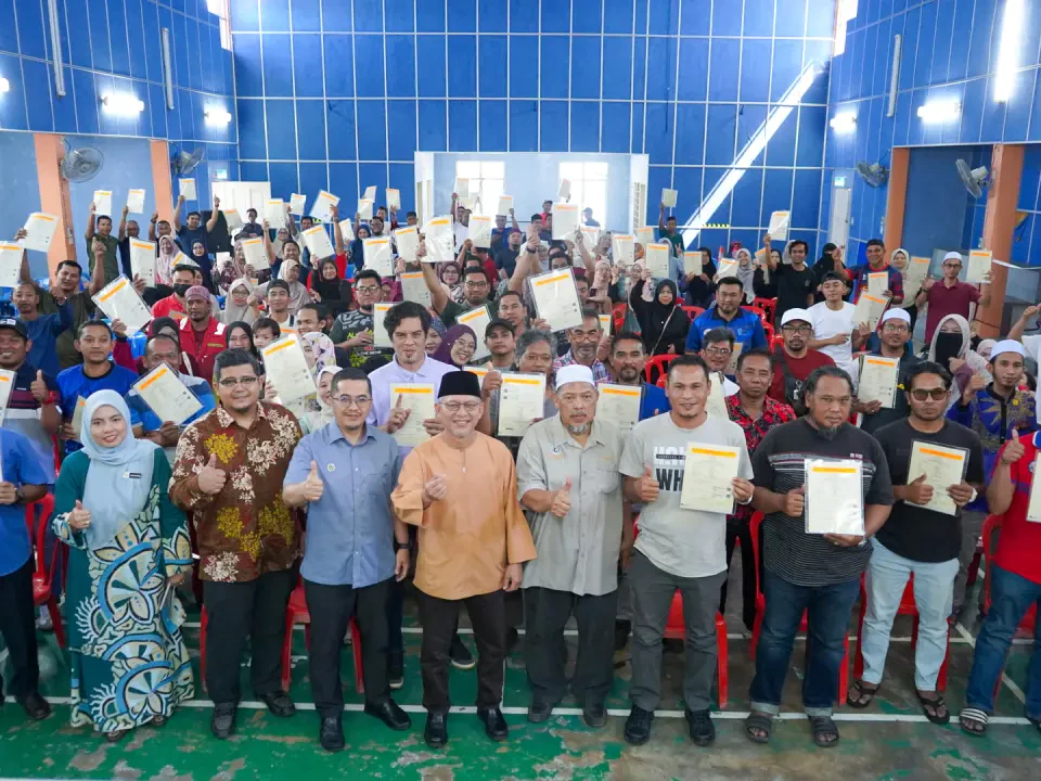 154 Rakyat DUN Kijal Terima Geran Hak Milik Tanah