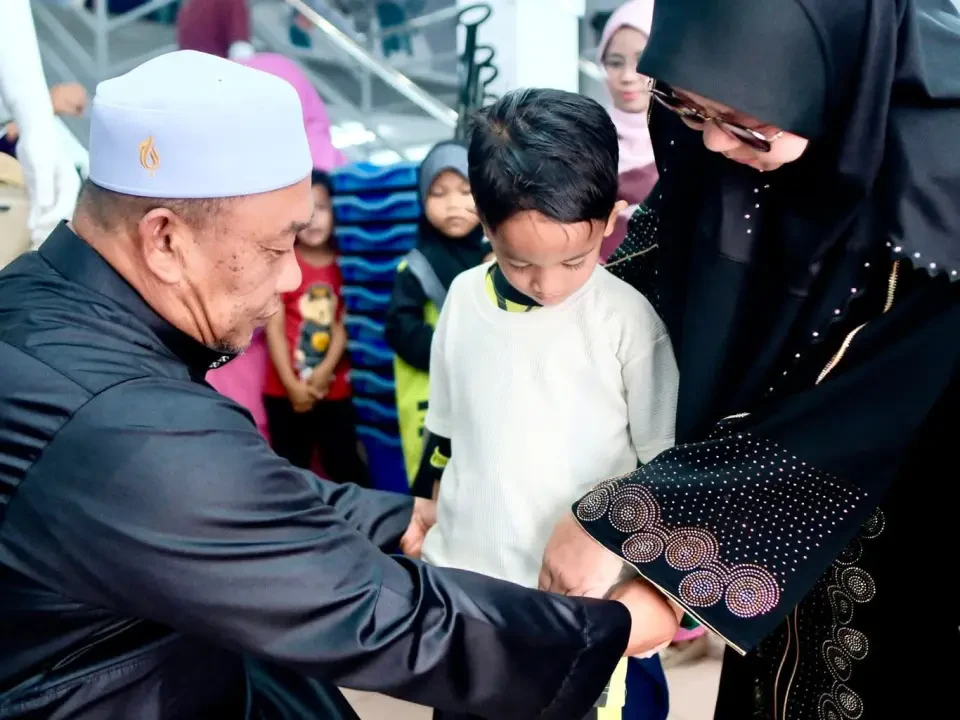 Baju Raya Untuk Anak PASTI, Duit Raya Untuk Guru