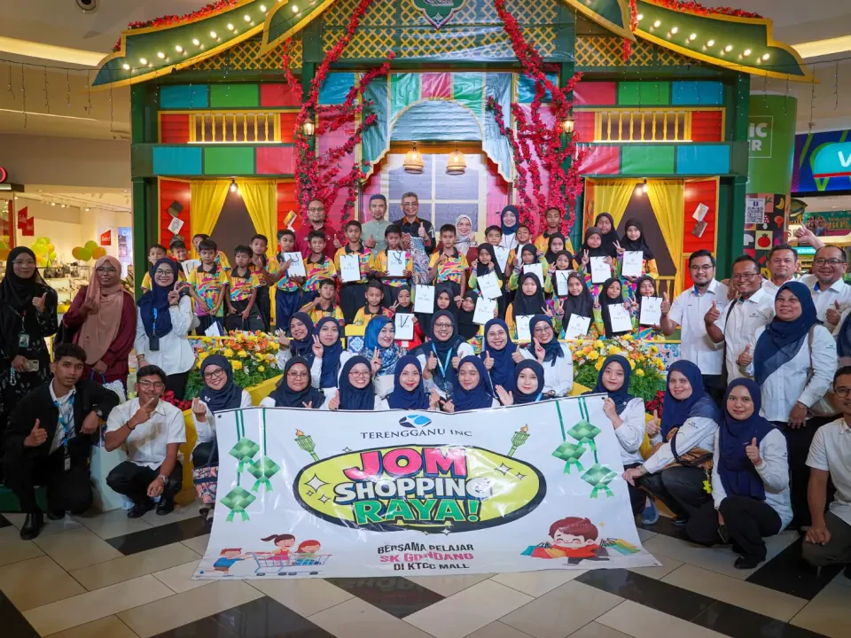 Syarikat Kerajaan Terengganu Belanja Murid Sekolah Duit Raya RM350