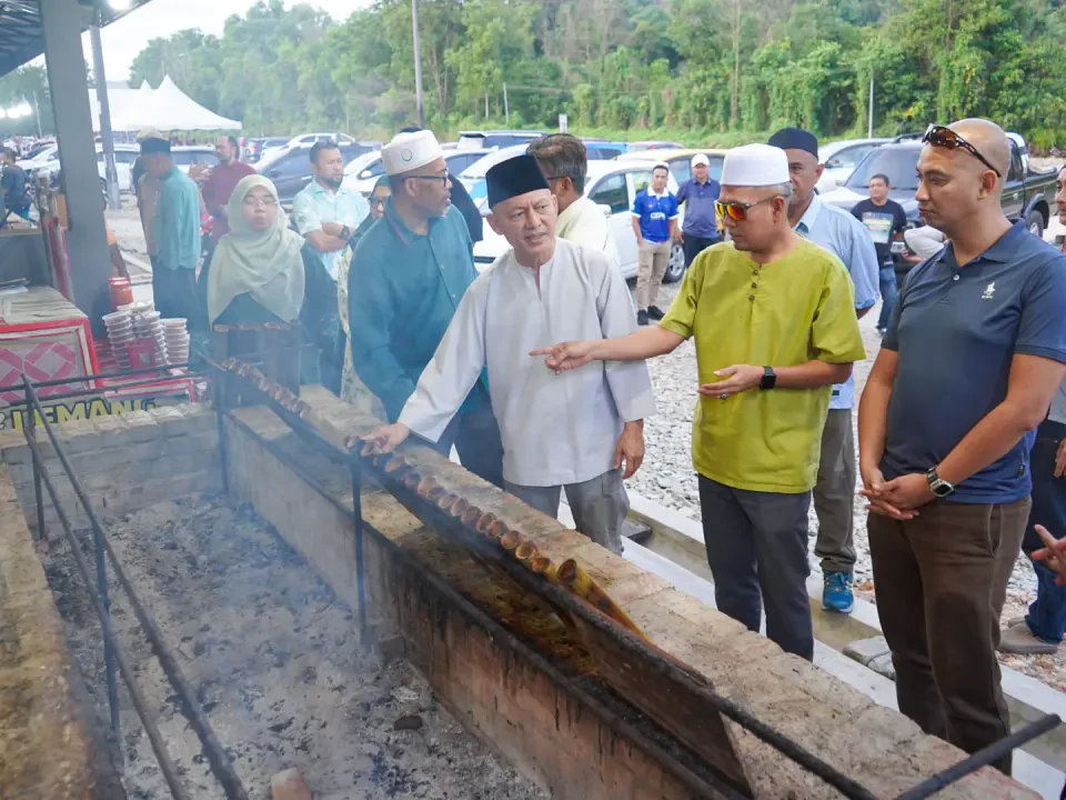 Peniaga Lemang Kijal Tarik Nafas Lega, Gerai Baharu Kurangkan Risiko Kemalangan