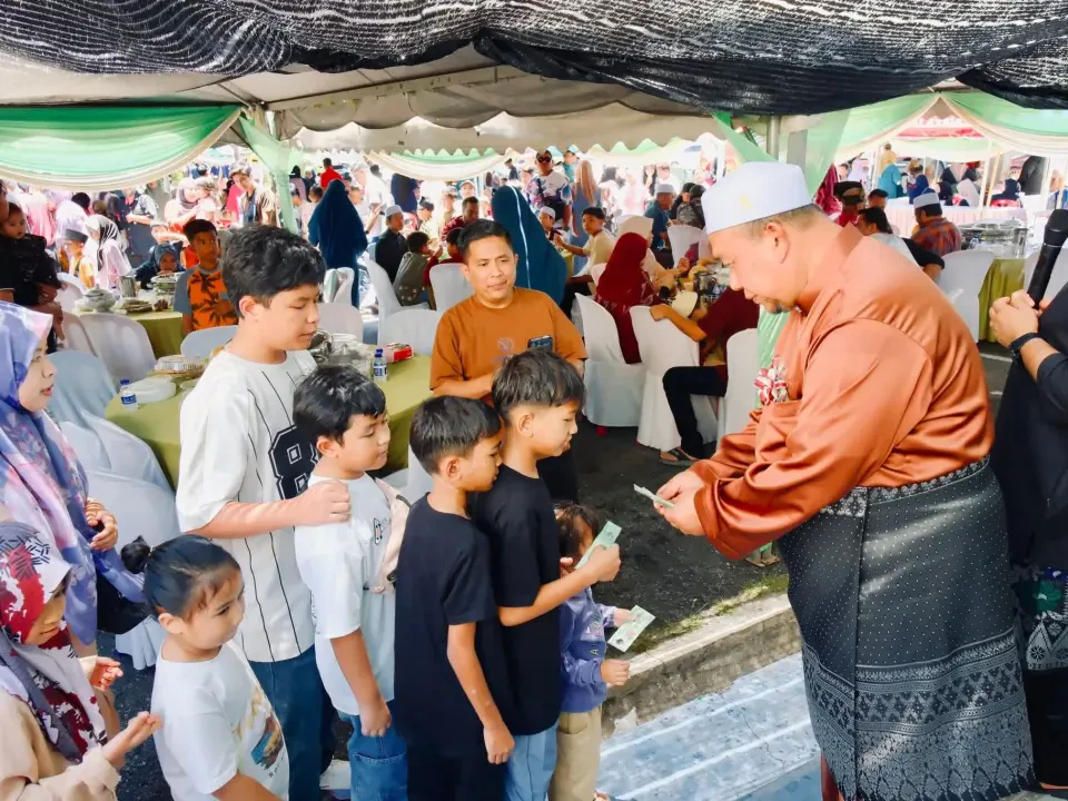 8,000 Pengujung Majlis Aidilfitri, Tekankan Perpaduan Tanpa Mengira Parti