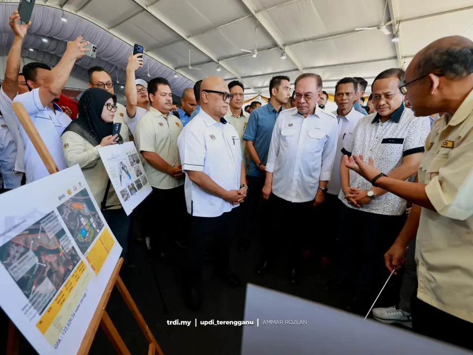 Anwar Hargai 'Kerja' Dr. Sam Realisasi Pembinaan Kolej Matrikulasi di Terengganu