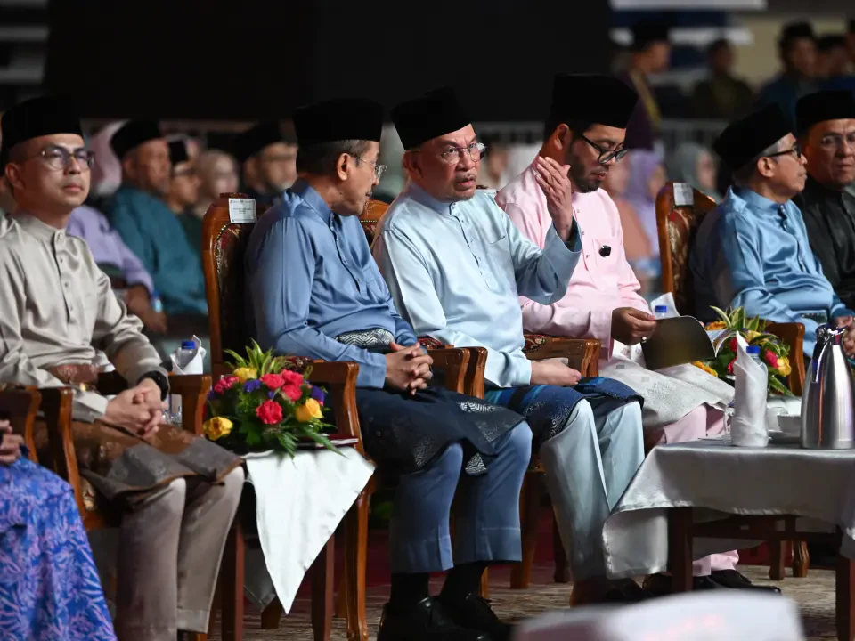"Tahniah Menteri Besar" - Anwar Puji Pembangunan Huffaz Terengganu