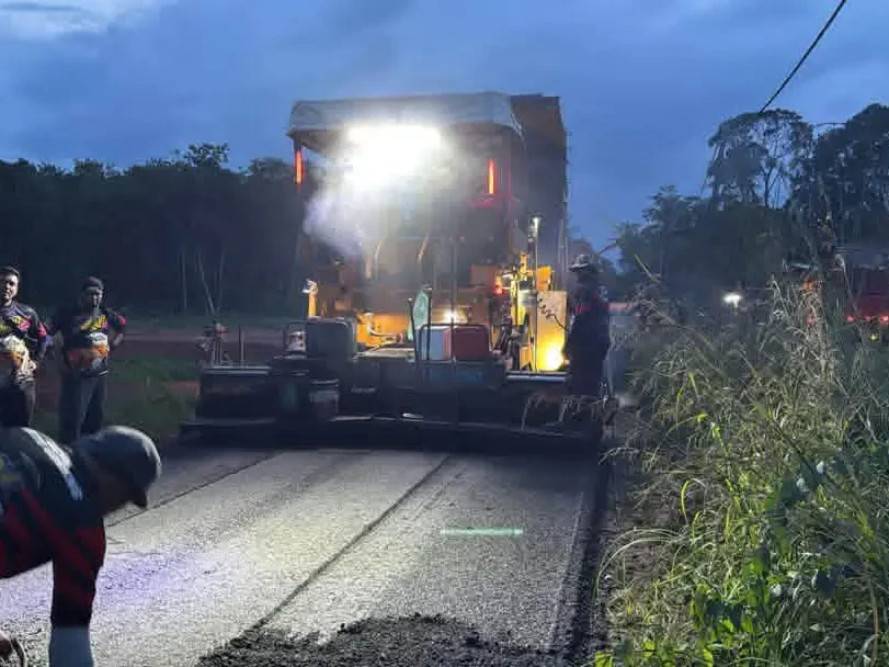 Inisiatif Tampal Jalan Rosak Di Kg Gerong Apal Jimatkan Kos