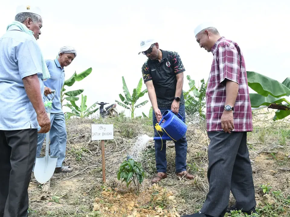 MBKT Turun Padang Dengar Suara Penduduk Kampung Kesom Che Nordin