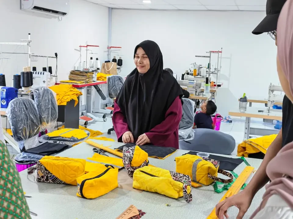 Pusat Jahit Mesra Komuniti Dun Kemasik Beri Nilai Baharu Bahan Terpakai