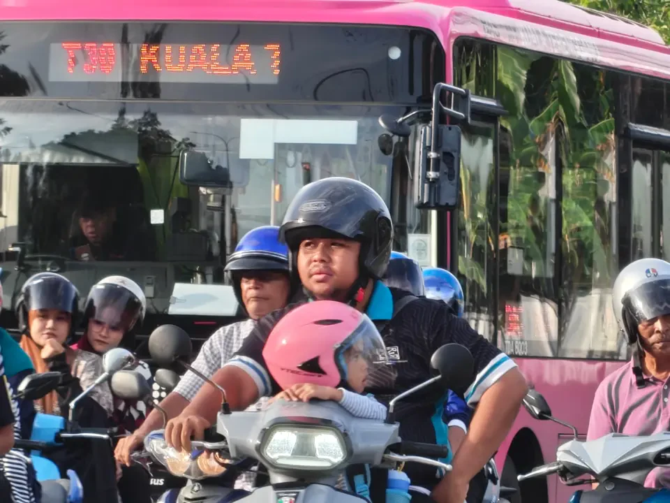 Kehidupan Rakyat Inspirasi Kanvas Pengamal Media
